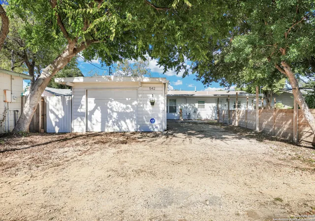 Photo 25 of Single family home for sale at 542 Williamsburg Pl, San Antonio, TX 78201 | MLS# 1919583 | Listing updated on 2025-11-18