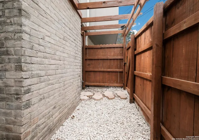 2nd image of 11 Gallery, San Antonio, TX 78209
