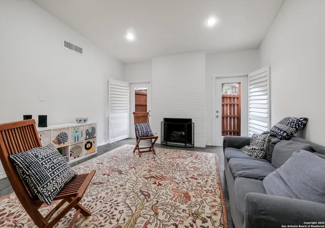 2nd image of 11 Gallery #11, San Antonio, TX 78209 | MLS# 1919592