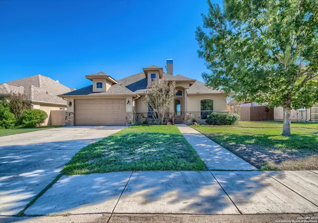 Photo 2 of Single family home for sale at 104 N Elise Dr, La Vernia, TX 78121 | MLS# 1919680 | Listing updated on 2025-11-11