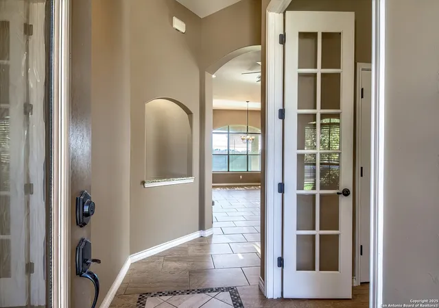 Photo 3 of Single family home for sale at 104 N Elise Dr, La Vernia, TX 78121 | MLS# 1919680 | Listing updated on 2025-11-11