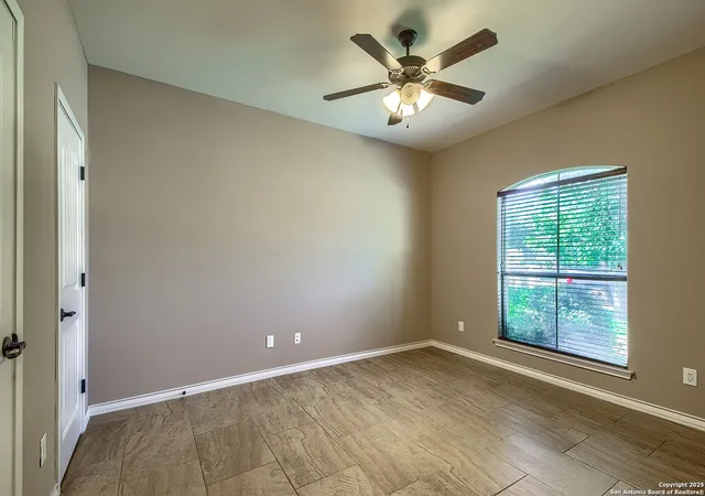 Photo 4 of Single family home for sale at 104 N Elise Dr, La Vernia, TX 78121 | MLS# 1919680 | Listing updated on 2025-11-11