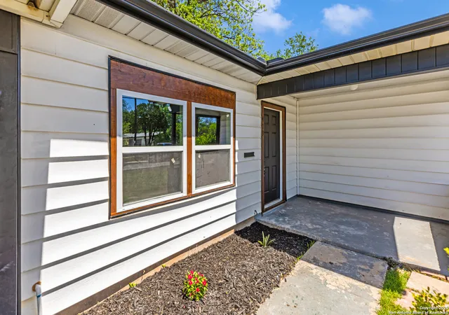 Photo 4 of Sale Pending at 419 Hub Ave, San Antonio, TX 78220 | MLS# 1919721 | Listing updated on 2025-11-22