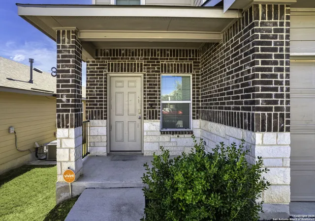 Photo 3 of Single family home for sale at 109 Hogans Alley, Floresville, TX 78114 | MLS# 1919730 | Listing updated on 2025-12-10