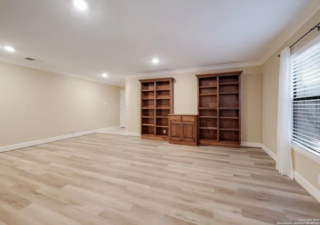 Photo 4 of Single family home for sale at 7715 Cascade Oak, San Antonio, TX 78249 | MLS# 1919738 | Listing updated on 2025-11-03