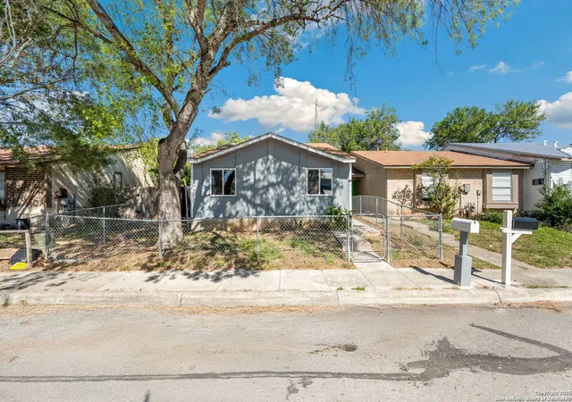 Photo 2 of Sale Pending at 6915 Oldham, San Antonio, TX 78239 | MLS# 1919792 | Listing updated on 2026-01-07