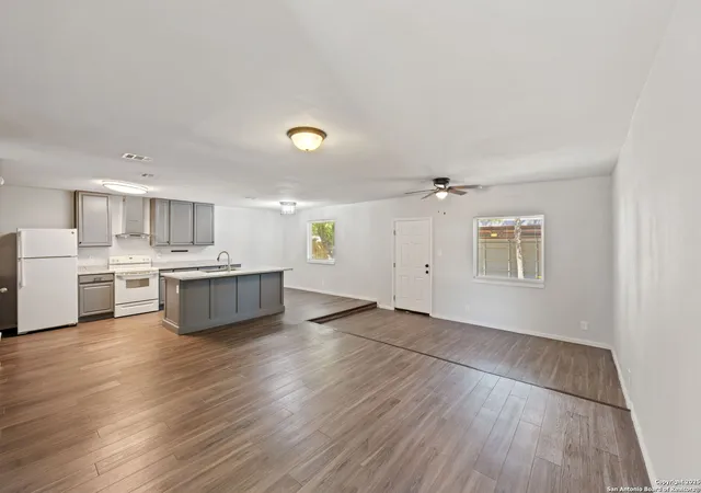 Photo 3 of Sale Pending at 6915 Oldham, San Antonio, TX 78239 | MLS# 1919792 | Listing updated on 2026-01-07