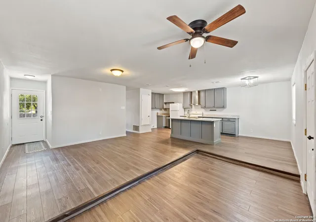 Photo 4 of Sale Pending at 6915 Oldham, San Antonio, TX 78239 | MLS# 1919792 | Listing updated on 2026-01-07