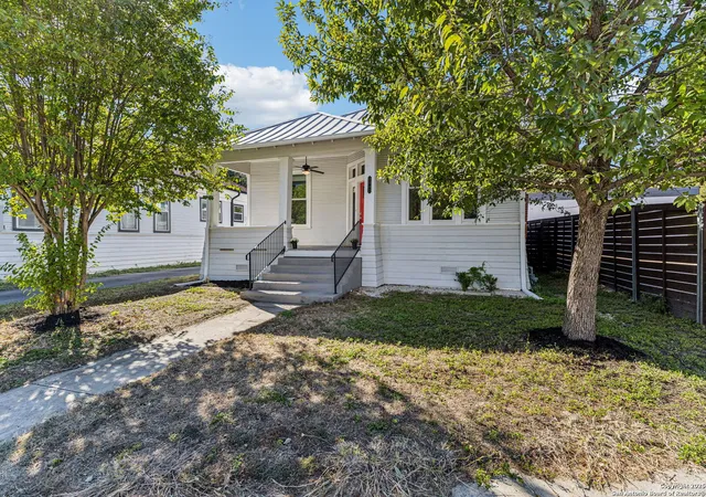 Photo 3 of Single family home for sale at 2007 S Presa St, San Antonio, TX 78210 | MLS# 1919837 | Listing updated on 2026-01-29