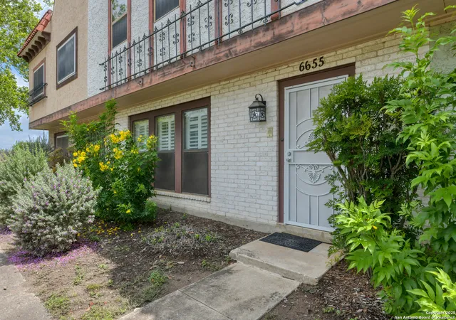 1st image of 6655 Crown Rdg, San Antonio, TX 78239 | MLS# 1919853