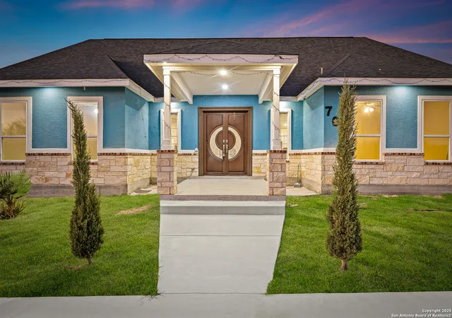 Photo 3 of Sale Pending at 703 W Petaluma Blvd, San Antonio, TX 78221 | MLS# 1919890 | Listing updated on 2025-12-16