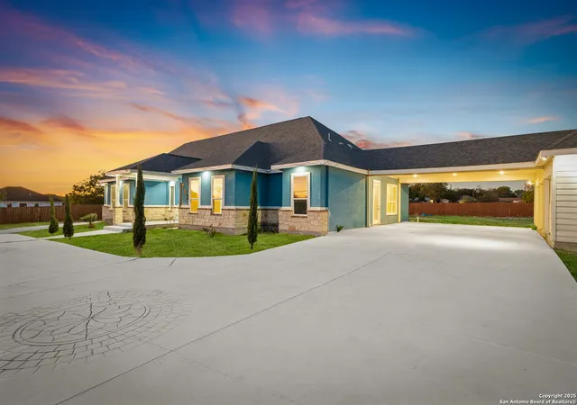 Photo 3 of Sale Pending at 703 W Petaluma Blvd, San Antonio, TX 78221 | MLS# 1919890 | Listing updated on 2025-12-16