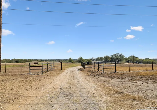 2nd image of 7970 Us Hwy 87, La Vernia, TX 78121 | MLS# 1919914