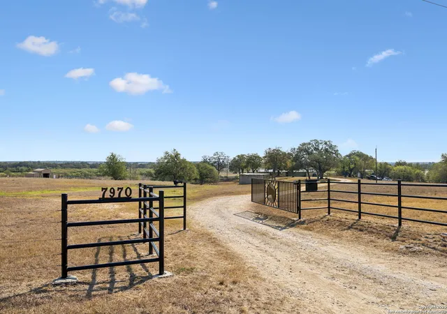3rd image of 7970 Us Hwy 87, La Vernia, TX 78121 | MLS# 1919914