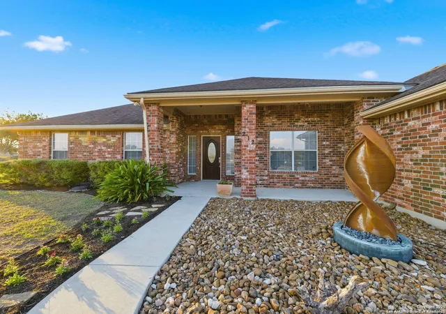 4th image of 212 Sunbelt Loop E, Seguin, TX 78155 | MLS# 1919929