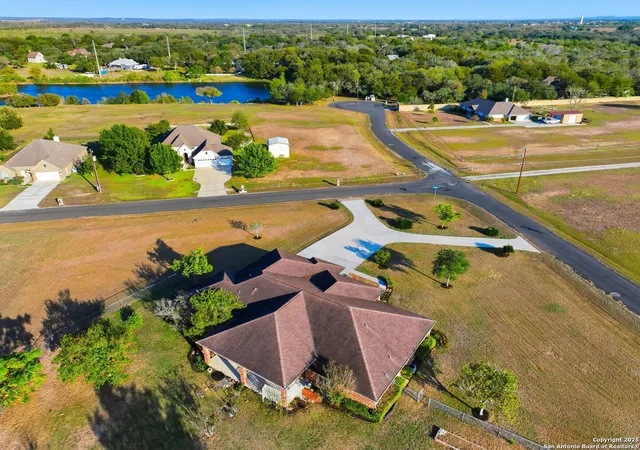 2nd image of 212 Sunbelt Loop E, Seguin, TX 78155 | MLS# 1919929