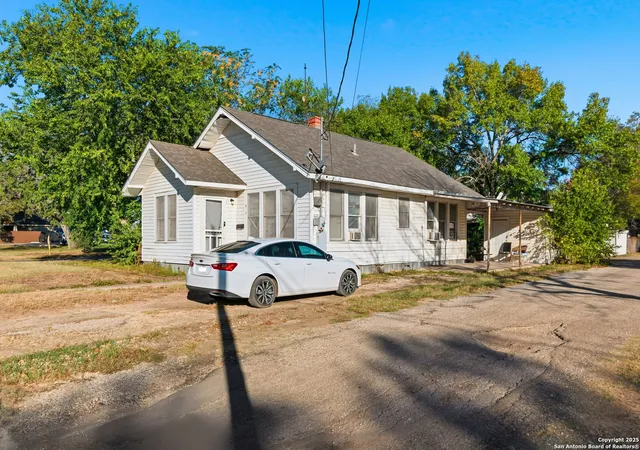 4th image of 603 E Court, Seguin, TX 78155 | MLS# 1919938