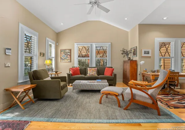 Photo 3 of Sale Pending at 725 E Woodlawn Ave, San Antonio, TX 78212 | MLS# 1919958 | Listing updated on 2026-03-19