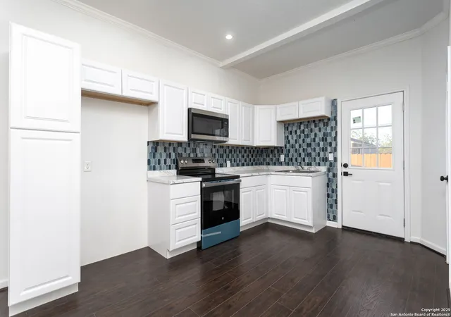 Photo 3 of Single family home for sale at 945 E Drexel, San Antonio, TX 78210 | MLS# 1919988 | Listing updated on 2025-11-03