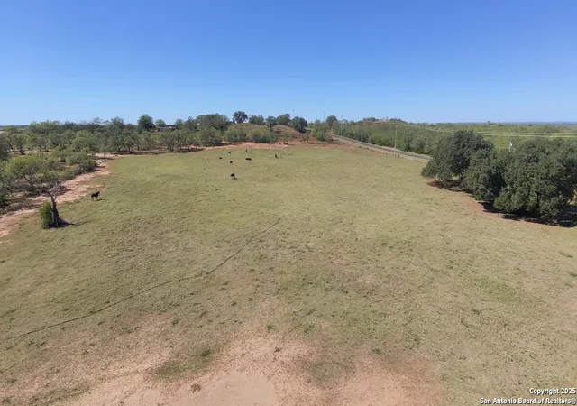 4th image of 5750 Smith Rd, Von Ormy, TX 78073 | MLS# 1920002
