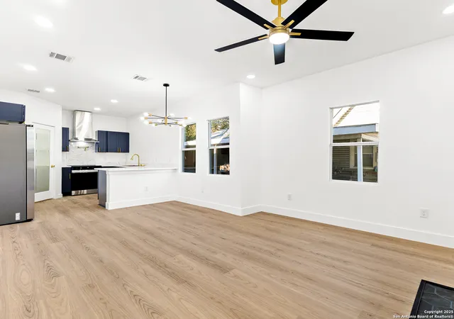 Photo 3 of Sale Pending at 530 Kirk Pl, San Antonio, TX 78225 | MLS# 1920075 | Listing updated on 2025-12-03