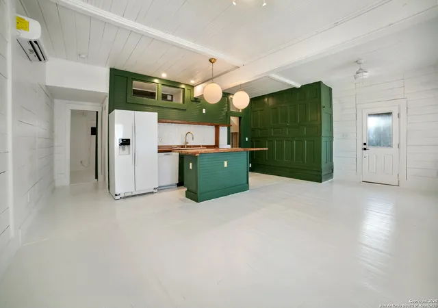 Photo 3 of Multi family home for sale at 333 Frio City, San Antonio, TX 78207 | MLS# 1920095 | Listing updated on 2025-11-14