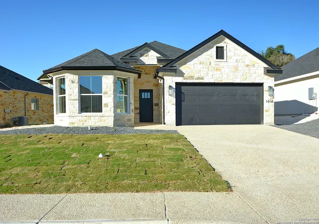 Photo 1 of Single family home for sale at 1806 Chateau Ln, Kerrville, TX 78028 | MLS# 1920135 | Listing updated on 2025-11-14