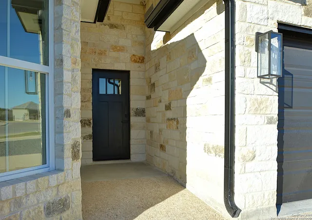 Photo 2 of Single family home for sale at 1806 Chateau Ln, Kerrville, TX 78028 | MLS# 1920135 | Listing updated on 2025-11-14