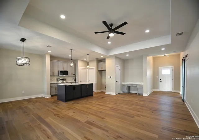 Photo 4 of Single family home for sale at 1806 Chateau Ln, Kerrville, TX 78028 | MLS# 1920135 | Listing updated on 2025-11-14