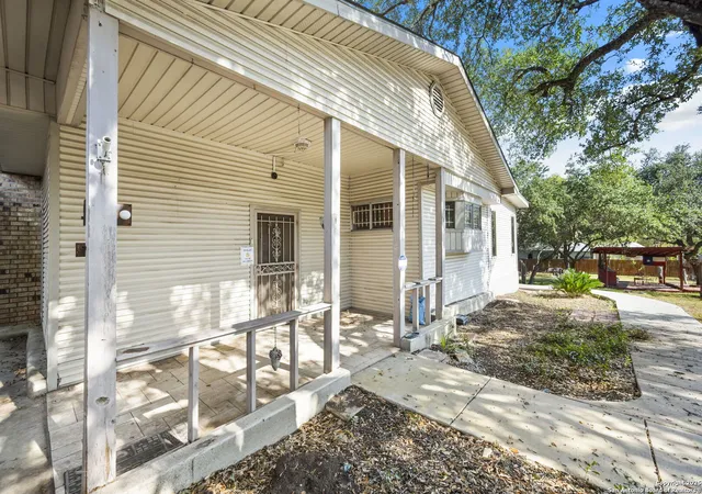 Photo 2 of Sale Pending at 835 Tecumseh, San Antonio, TX 78260 | MLS# 1920200 | Listing updated on 2025-11-30