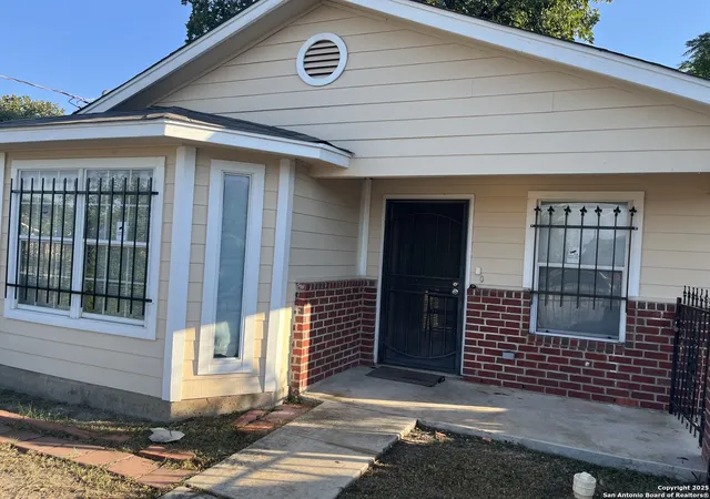 Photo 2 of Single family home for sale at 2220 S Laredo St, San Antonio, TX 78207 | MLS# 1920206 | Listing updated on 2025-12-30