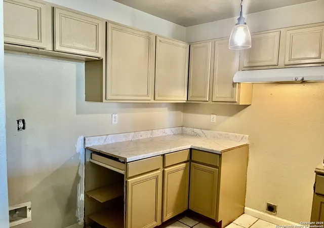 Photo 3 of Single family home for sale at 2220 S Laredo St, San Antonio, TX 78207 | MLS# 1920206 | Listing updated on 2025-12-30