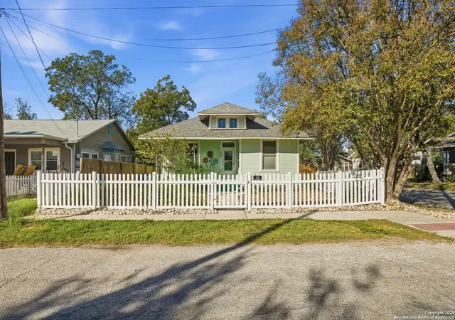 2nd image of 125 Muth, San Antonio, TX 78208 | MLS# 1920286