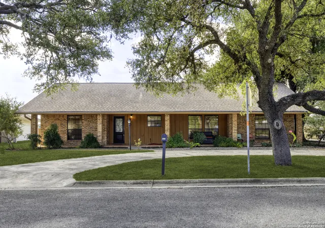 1st image of 208 S Mulberry, Luling, TX 78648 | MLS# 1920307