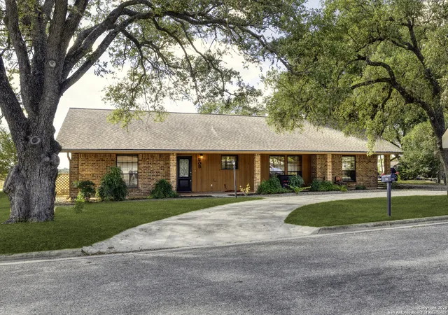2nd image of 208 S Mulberry, Luling, TX 78648 | MLS# 1920307