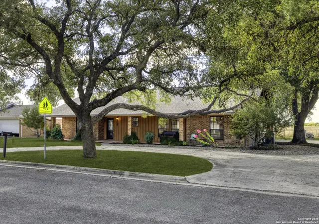 3rd image of 208 S Mulberry, Luling, TX 78648 | MLS# 1920307