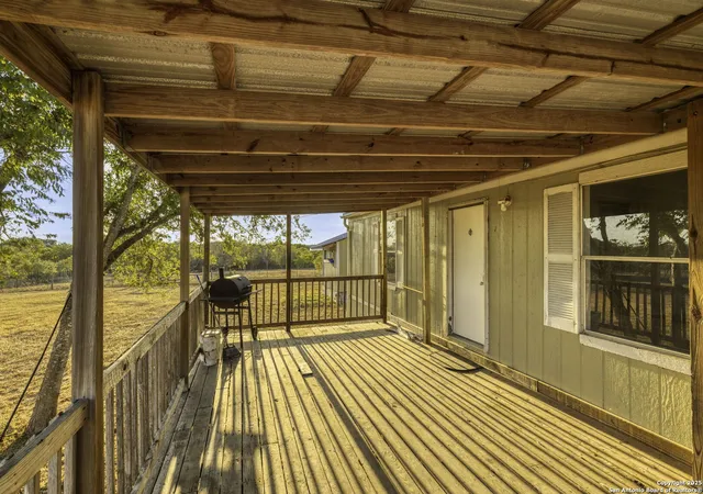 4th image of 645 Old Luling, Lockhart, TX 78644 | MLS# 1920341