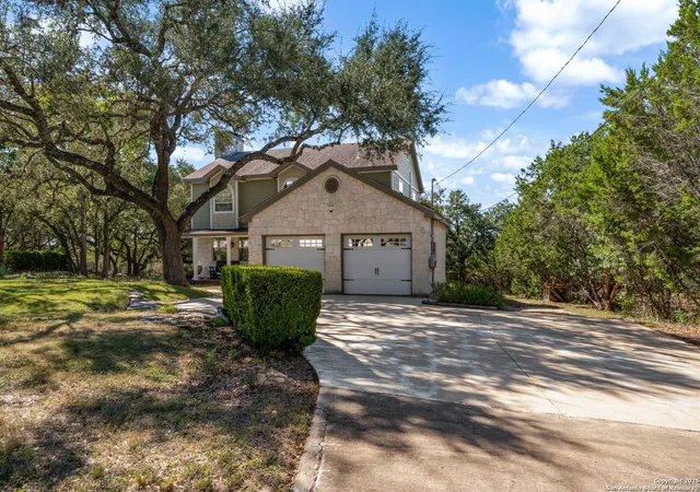 Photo 4 of Sale Pending at 9930 NE Scenic Hills Dr, San Antonio, TX 78255 | MLS# 1920345 | Listing updated on 2025-11-27