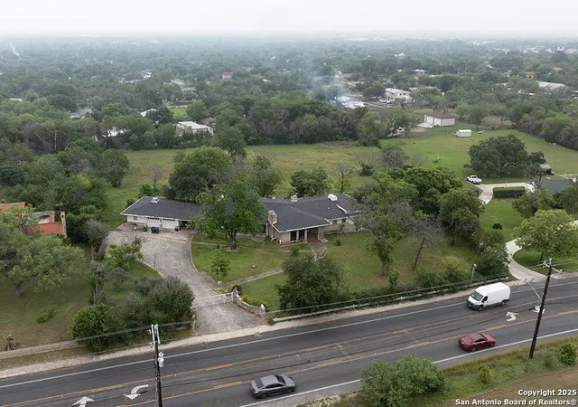 11th image of 1618 Hillcrest Dr, San Antonio, TX 78228 | MLS# 1920402