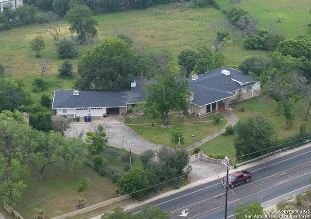 2nd image of 1618 Hillcrest Dr, San Antonio, TX 78228 | MLS# 1920402
