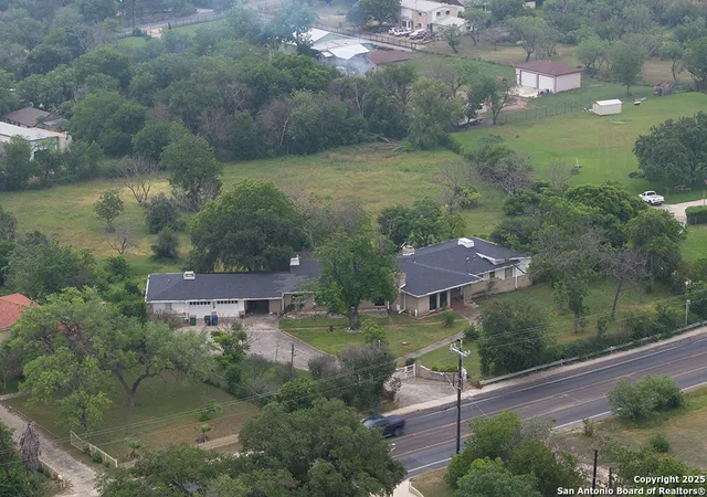3rd image of 1618 Hillcrest Dr, San Antonio, TX 78228 | MLS# 1920402