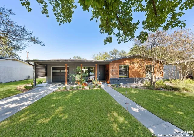 2nd image of 623 E Nottingham Dr, San Antonio, TX 78209 | MLS# 1920473