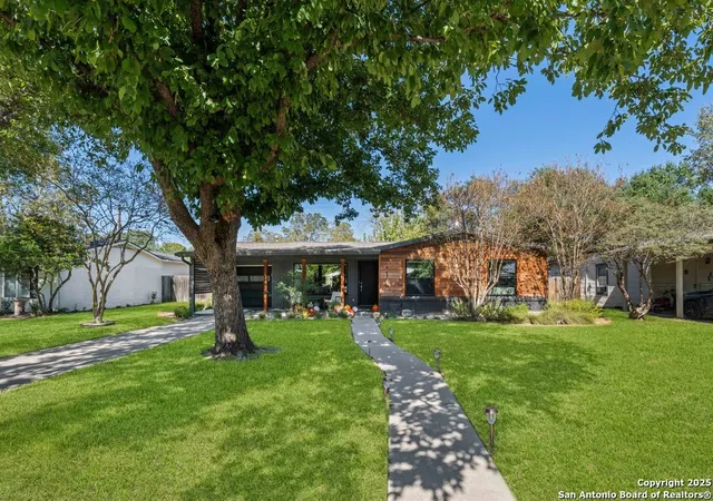 3rd image of 623 E Nottingham Dr, San Antonio, TX 78209 | MLS# 1920473