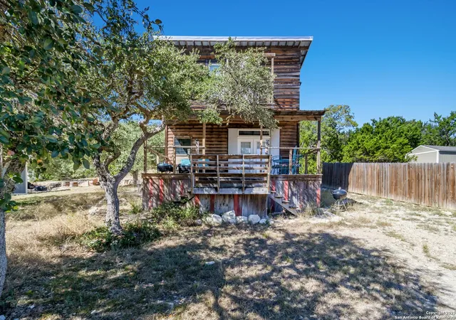 Photo 2 of Single family home for sale at 1480 Lavaca, Canyon Lake, TX 78133 | MLS# 1920494 | Listing updated on 2025-12-16