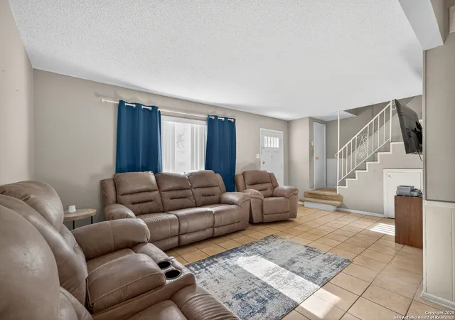 Listing Photo 5 - Condo for sale in building located at 129 E Silver Sands, San Antonio, TX 78216 - Unit #129
