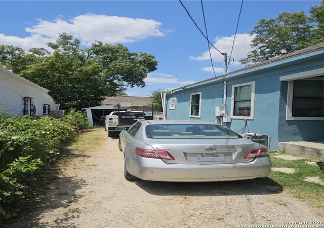 Photo 2 of Single family home for sale at 111 San Martin, San Antonio, TX 78207 | MLS# 1920528 | Listing updated on 2026-02-06