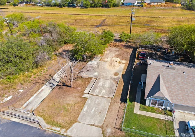 2nd image of 8802 Catalina Bay Dr, San Antonio, TX 78242 | MLS# 1920653