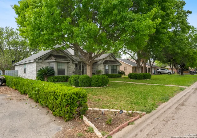 2nd image of 109 Weeping Willow, Uvalde, TX 78801 | MLS# 1920686