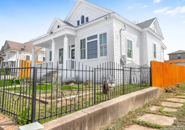 Photo 2 of Sale Pending at 502 Sherman, San Antonio, TX 78202 | MLS# 1920705 | Listing updated on 2026-03-19