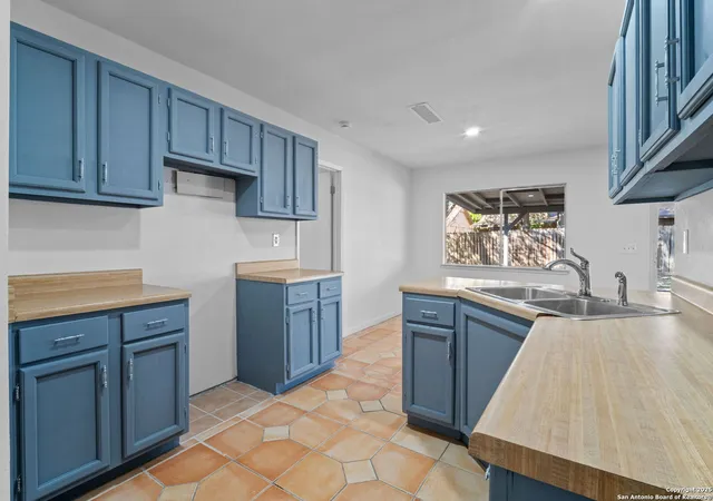 Photo 4 of Sale Pending at 9419 Lands Point St, San Antonio, TX 78250 | MLS# 1920732 | Listing updated on 2025-11-30